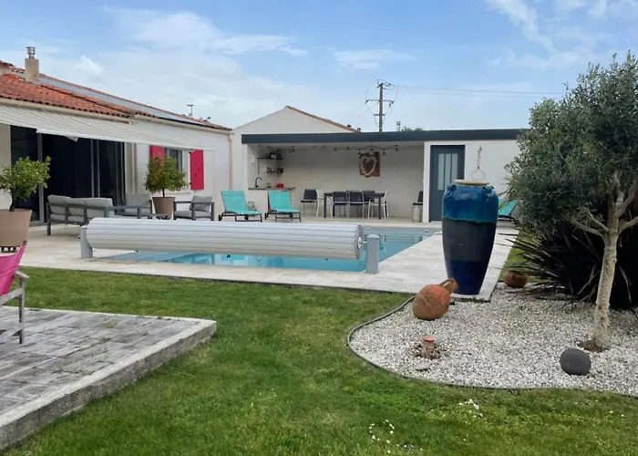 Charentaise Contemporaine Сasa de vacaciones *